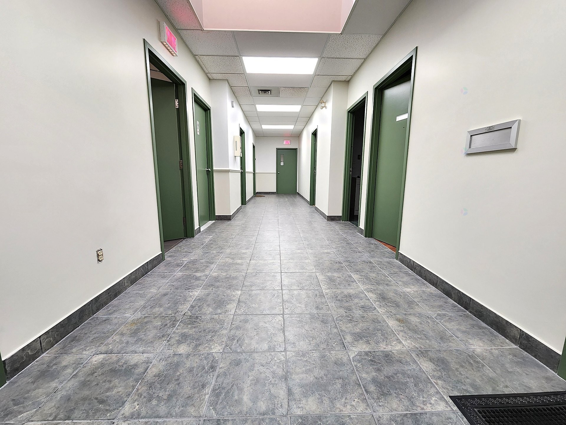 Mud Room - 103-4707 Boul. Des Laurentides, Laval (Auteuil), QC - Indoor Photo Showing Other Room