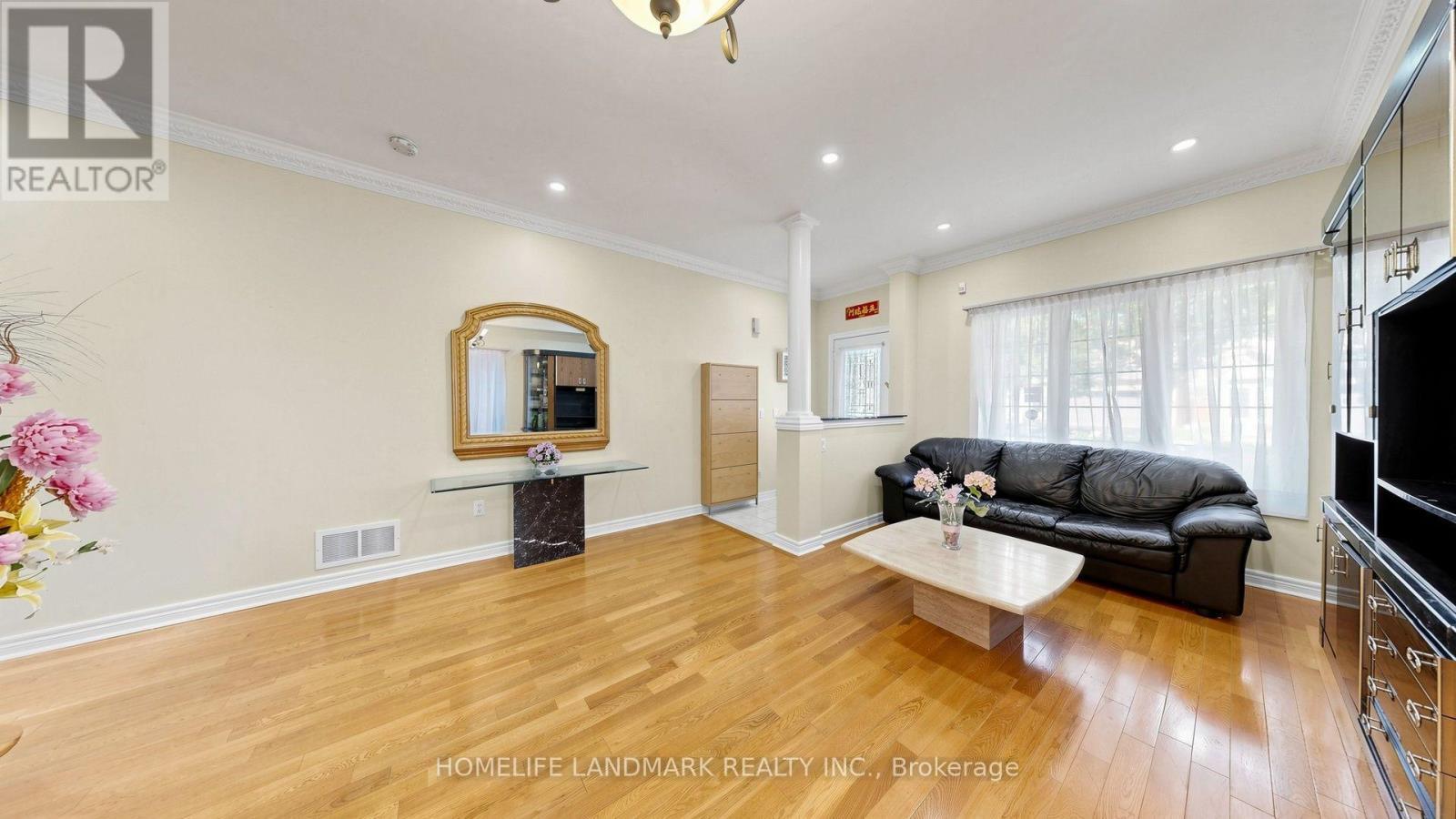 220 Williamson Road, Markham, ON - Indoor Photo Showing Living Room