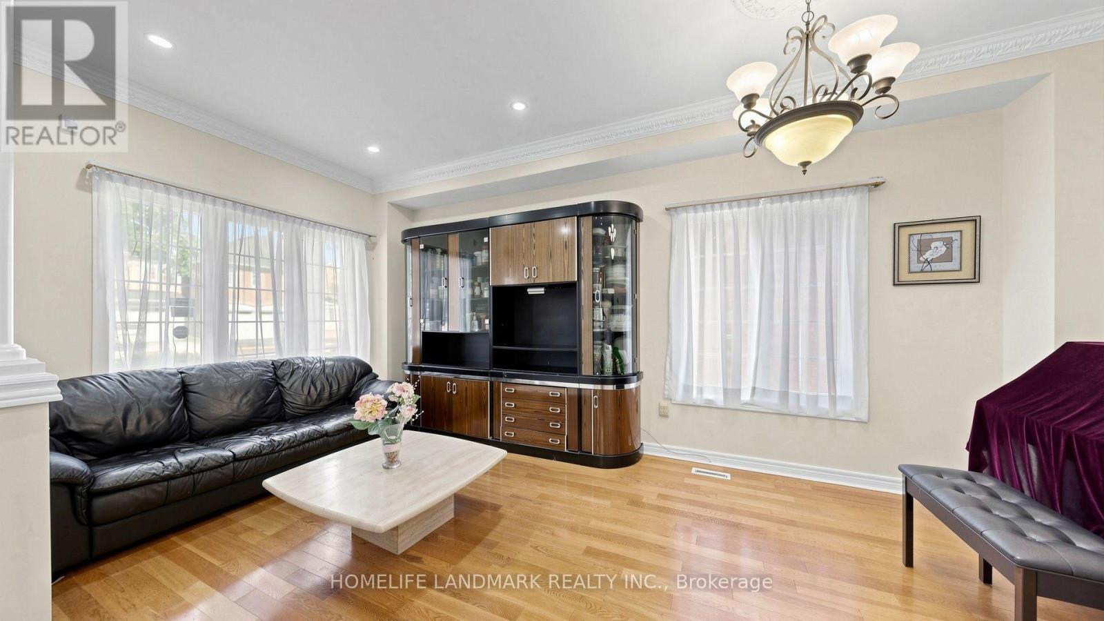 220 Williamson Road, Markham, ON - Indoor Photo Showing Living Room