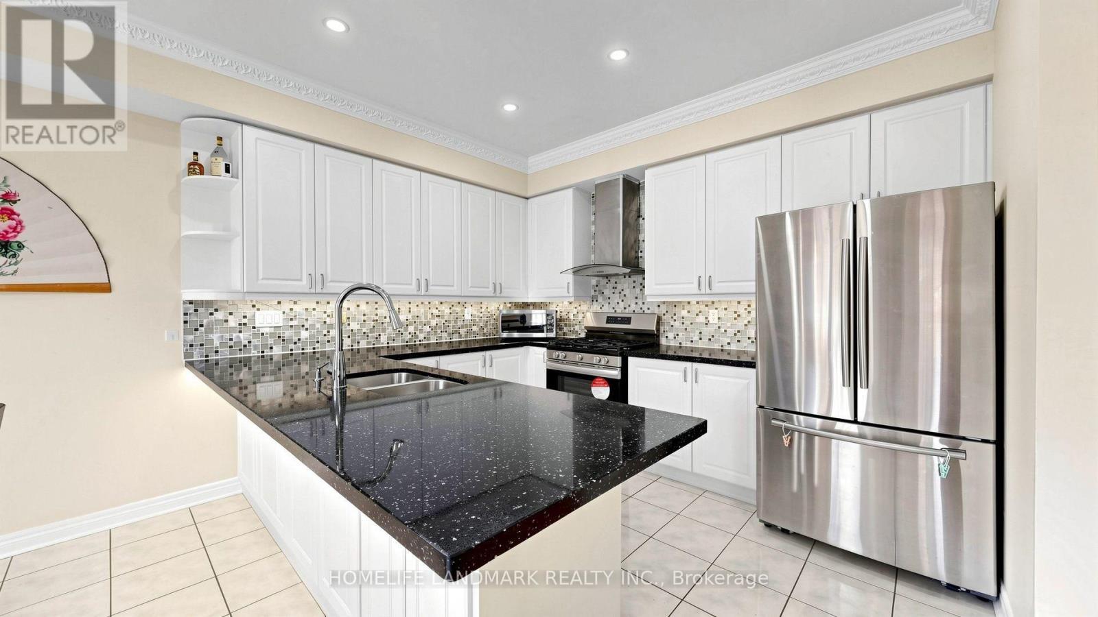 220 Williamson Road, Markham, ON - Indoor Photo Showing Kitchen With Double Sink With Upgraded Kitchen