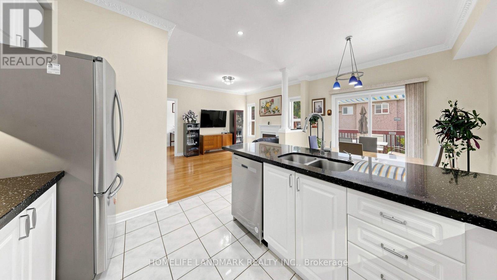 220 Williamson Road, Markham, ON - Indoor Photo Showing Kitchen With Double Sink With Upgraded Kitchen