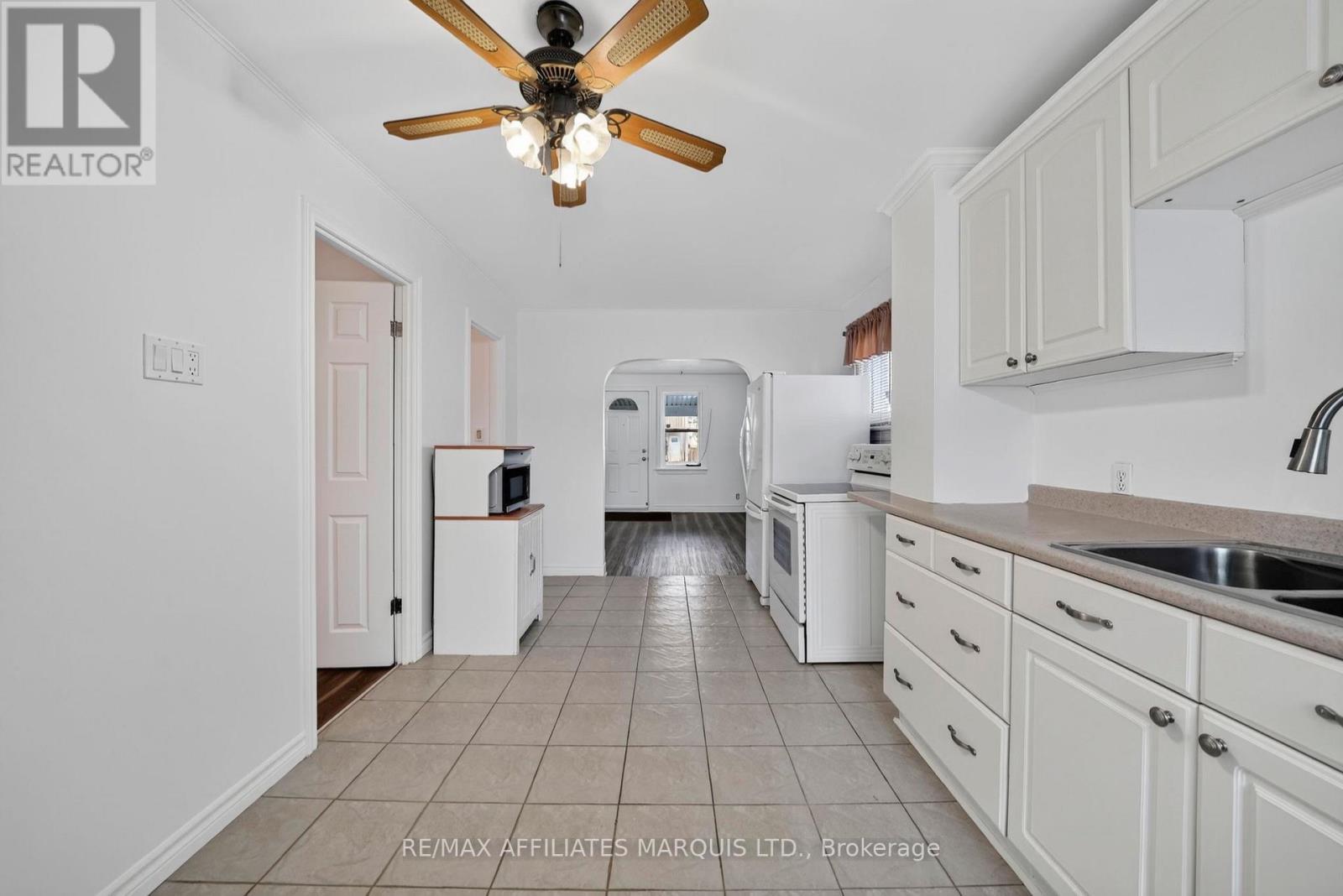 331 Carleton Street, Cornwall, ON - Indoor Photo Showing Kitchen
