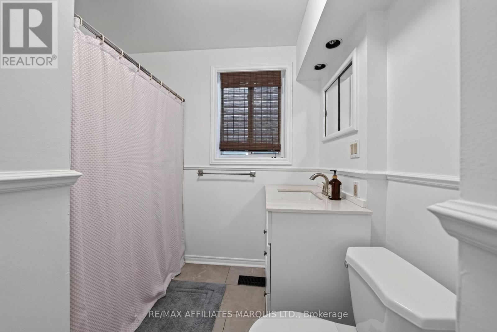 331 Carleton Street, Cornwall, ON - Indoor Photo Showing Bathroom