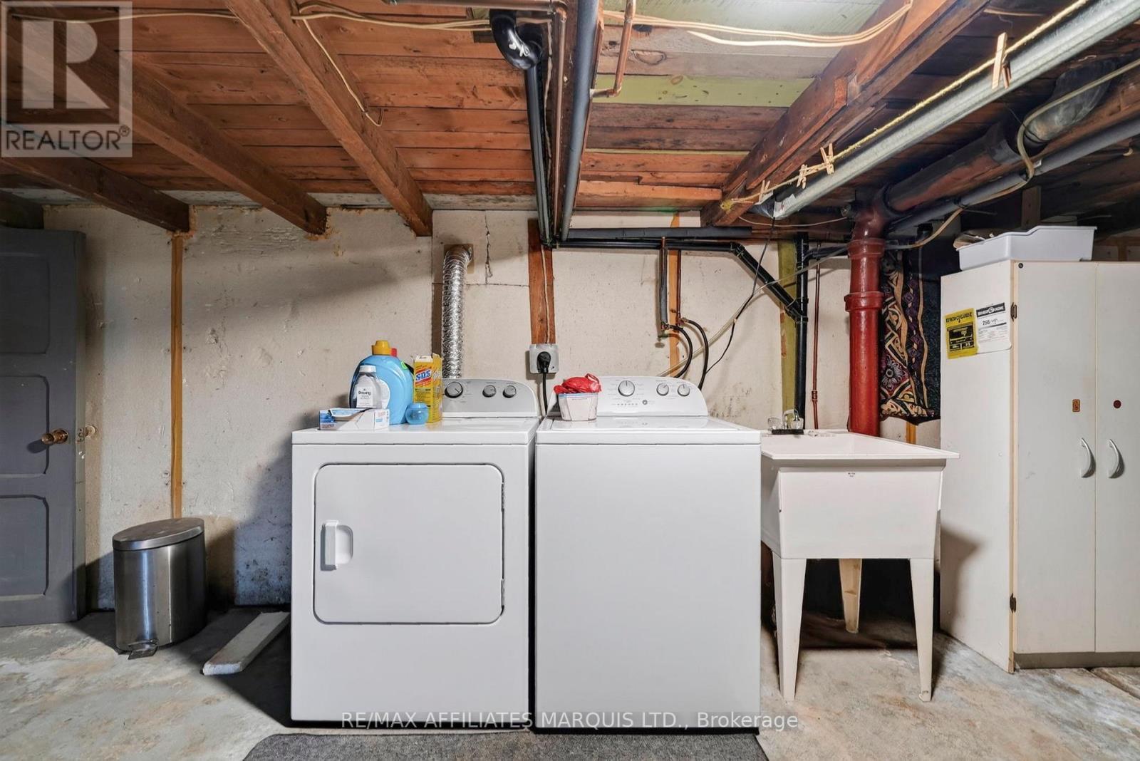 331 Carleton Street, Cornwall, ON - Indoor Photo Showing Laundry Room
