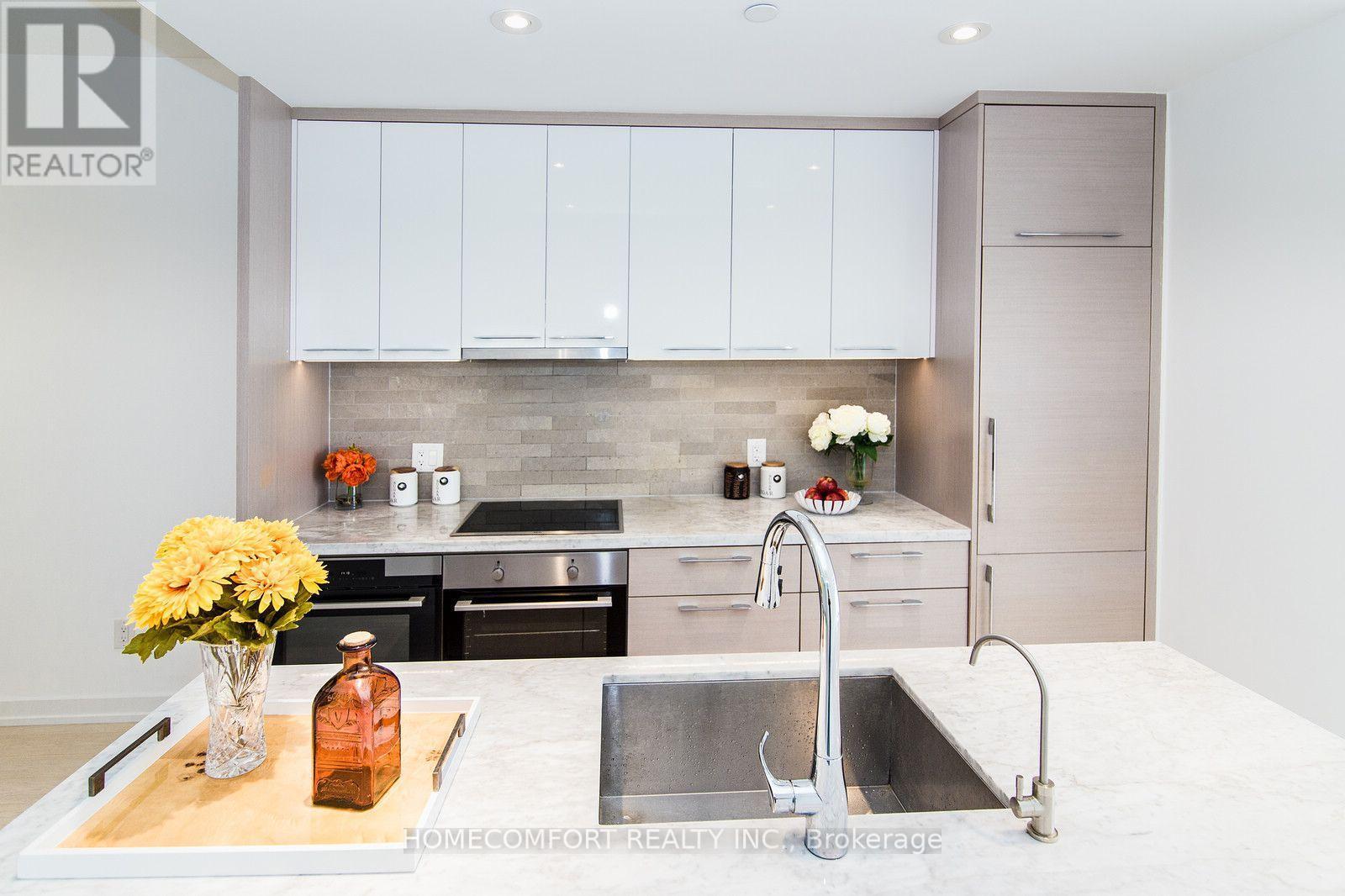 4703 - 488 University Avenue, Toronto, ON - Indoor Photo Showing Kitchen With Upgraded Kitchen