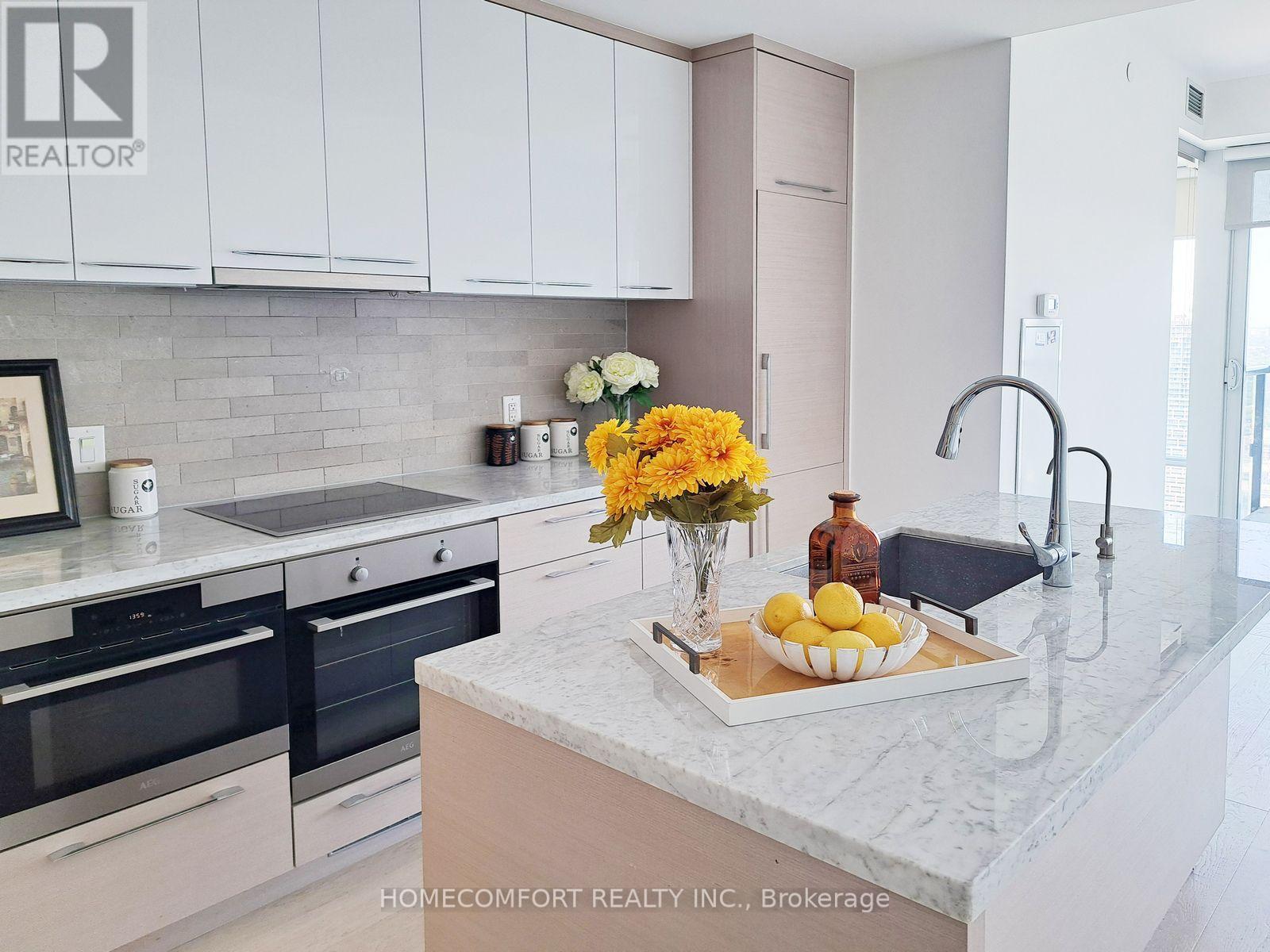 4703 - 488 University Avenue, Toronto, ON - Indoor Photo Showing Kitchen With Upgraded Kitchen