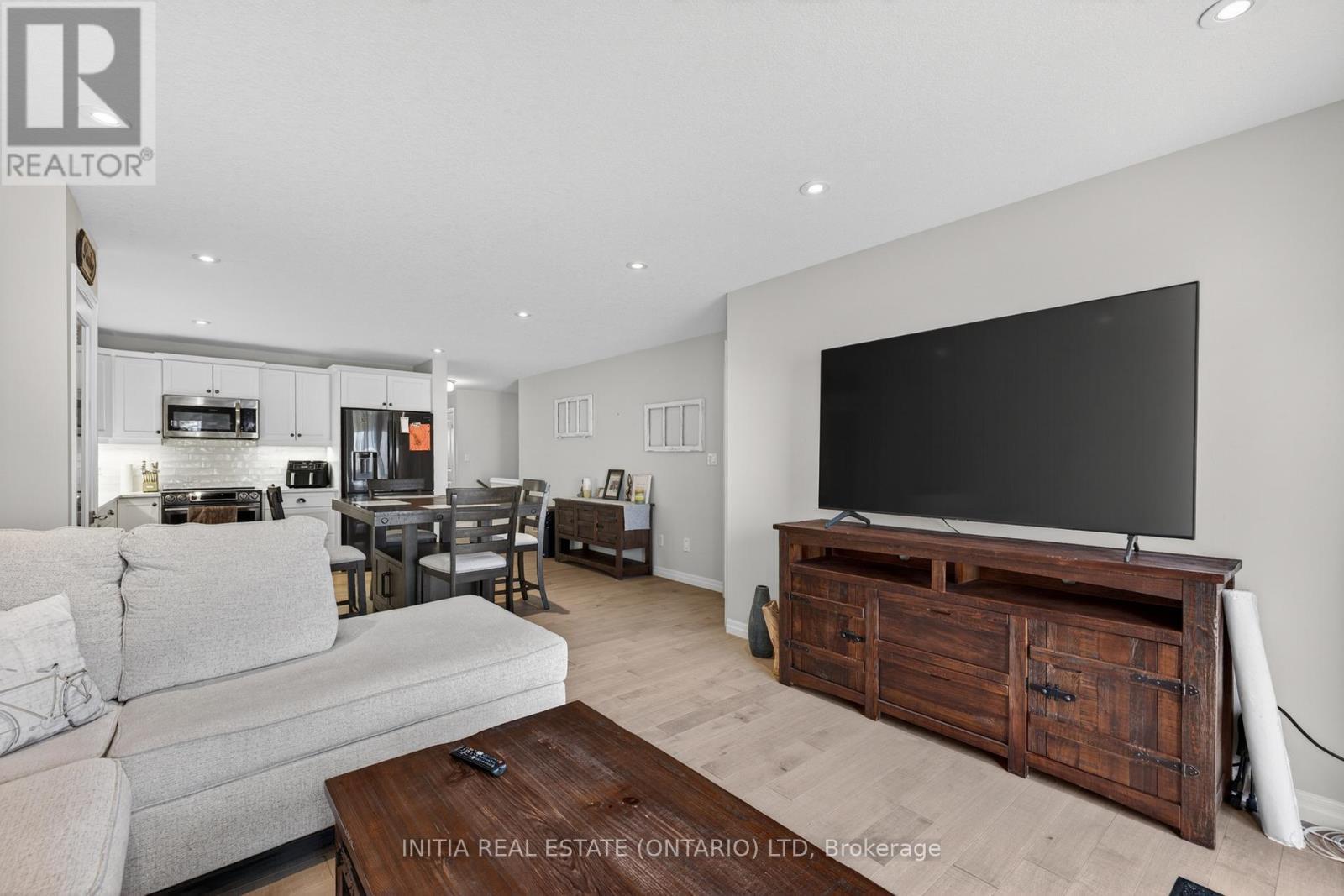 7 Cortland Terrace, St. Thomas, ON - Indoor Photo Showing Living Room