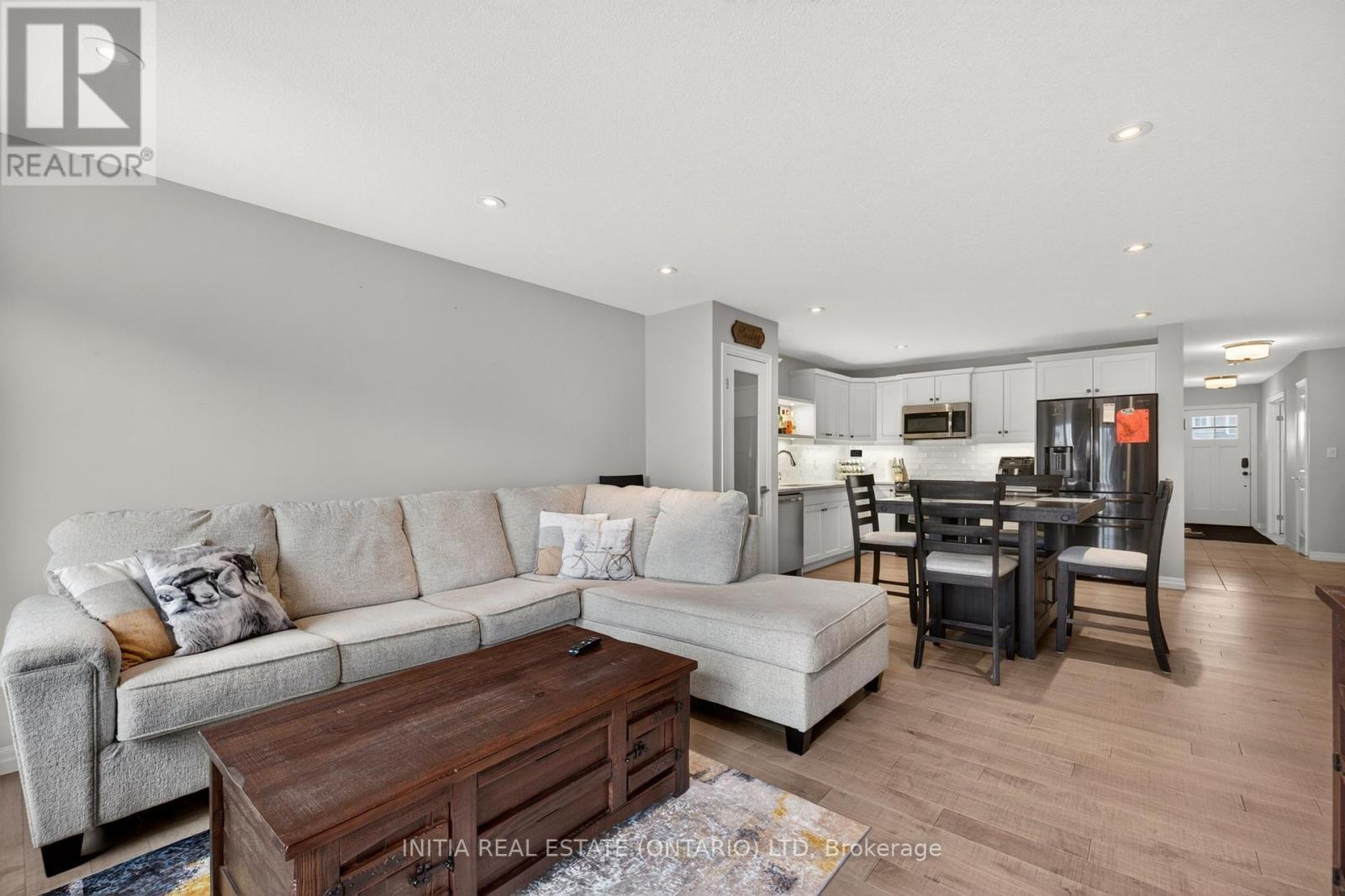 7 Cortland Terrace, St. Thomas, ON - Indoor Photo Showing Living Room