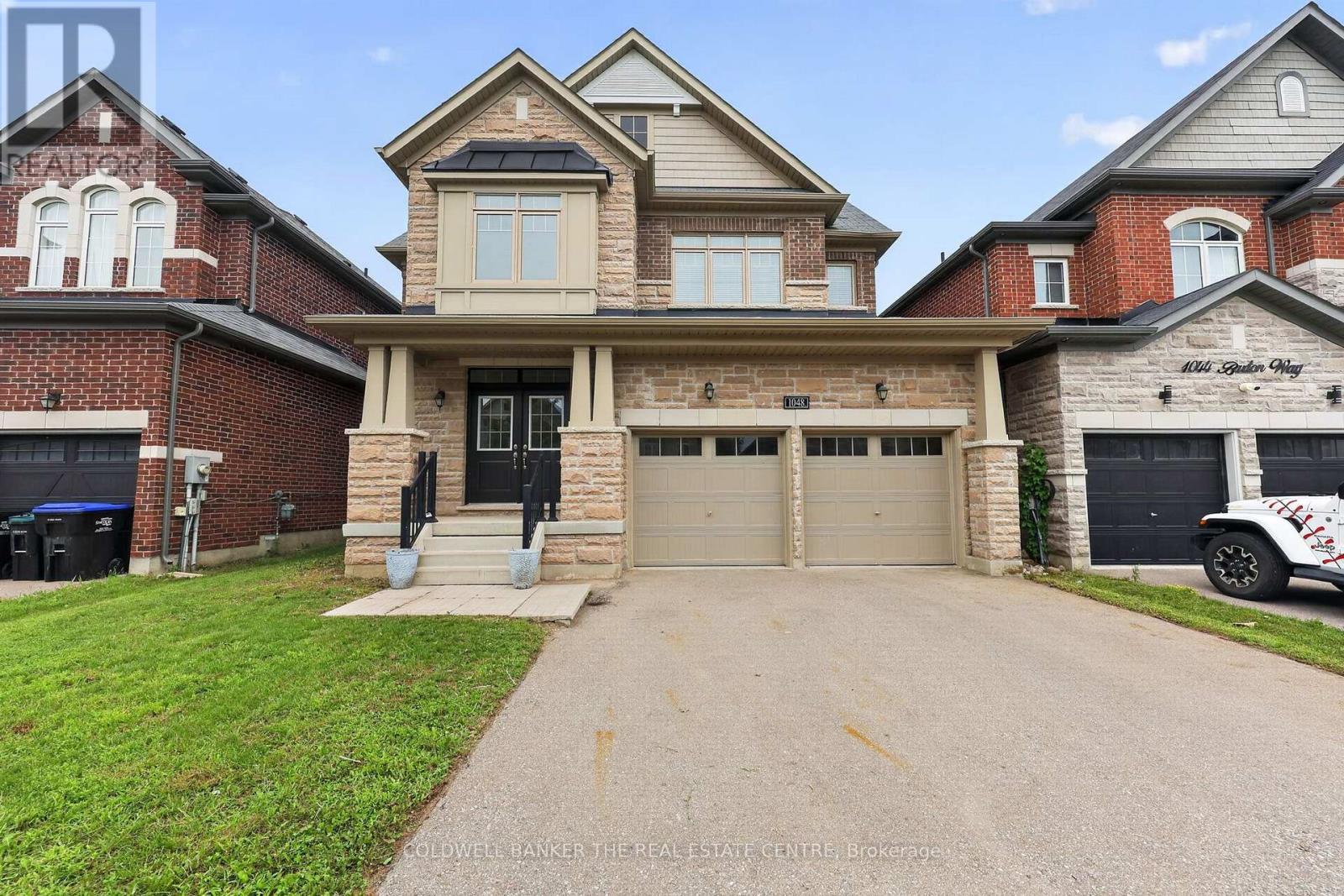 1048 Barton Way, Innisfil, ON - Outdoor With Facade