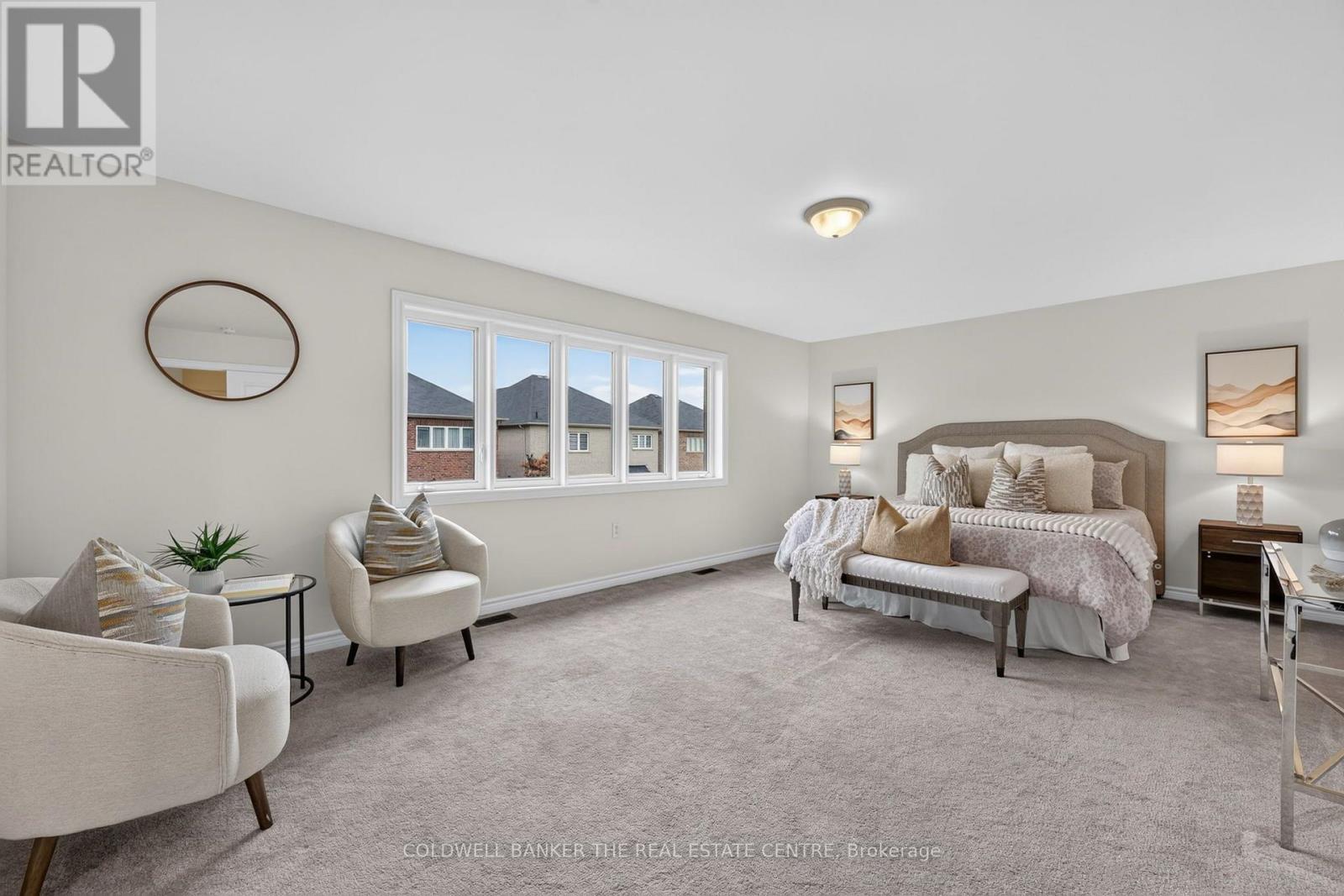 1048 Barton Way, Innisfil, ON - Indoor Photo Showing Bedroom