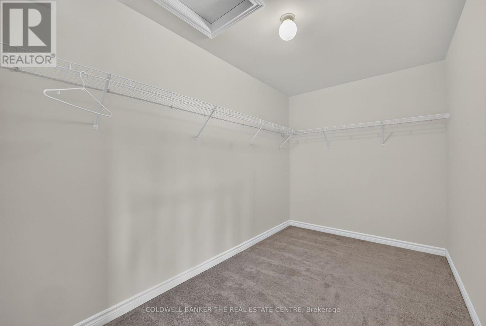 1048 Barton Way, Innisfil, ON - Indoor Photo Showing Other Room