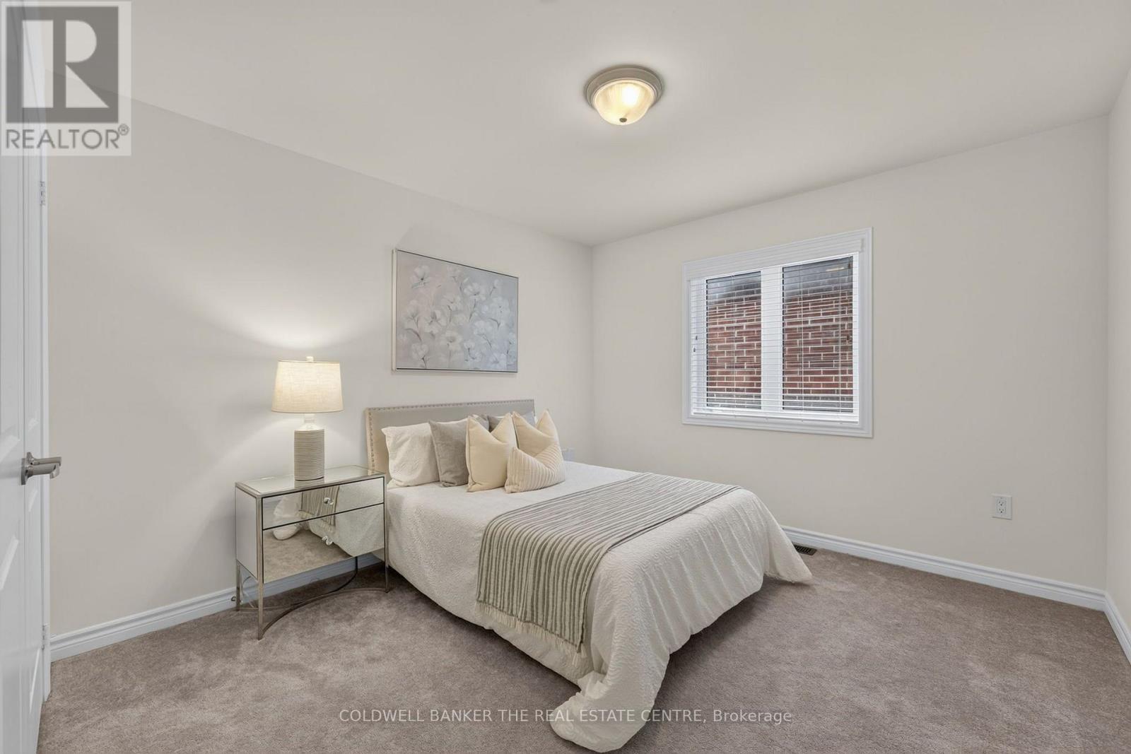 1048 Barton Way, Innisfil, ON - Indoor Photo Showing Bedroom
