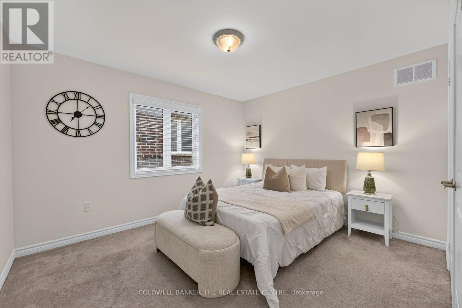 1048 Barton Way, Innisfil, ON - Indoor Photo Showing Bedroom
