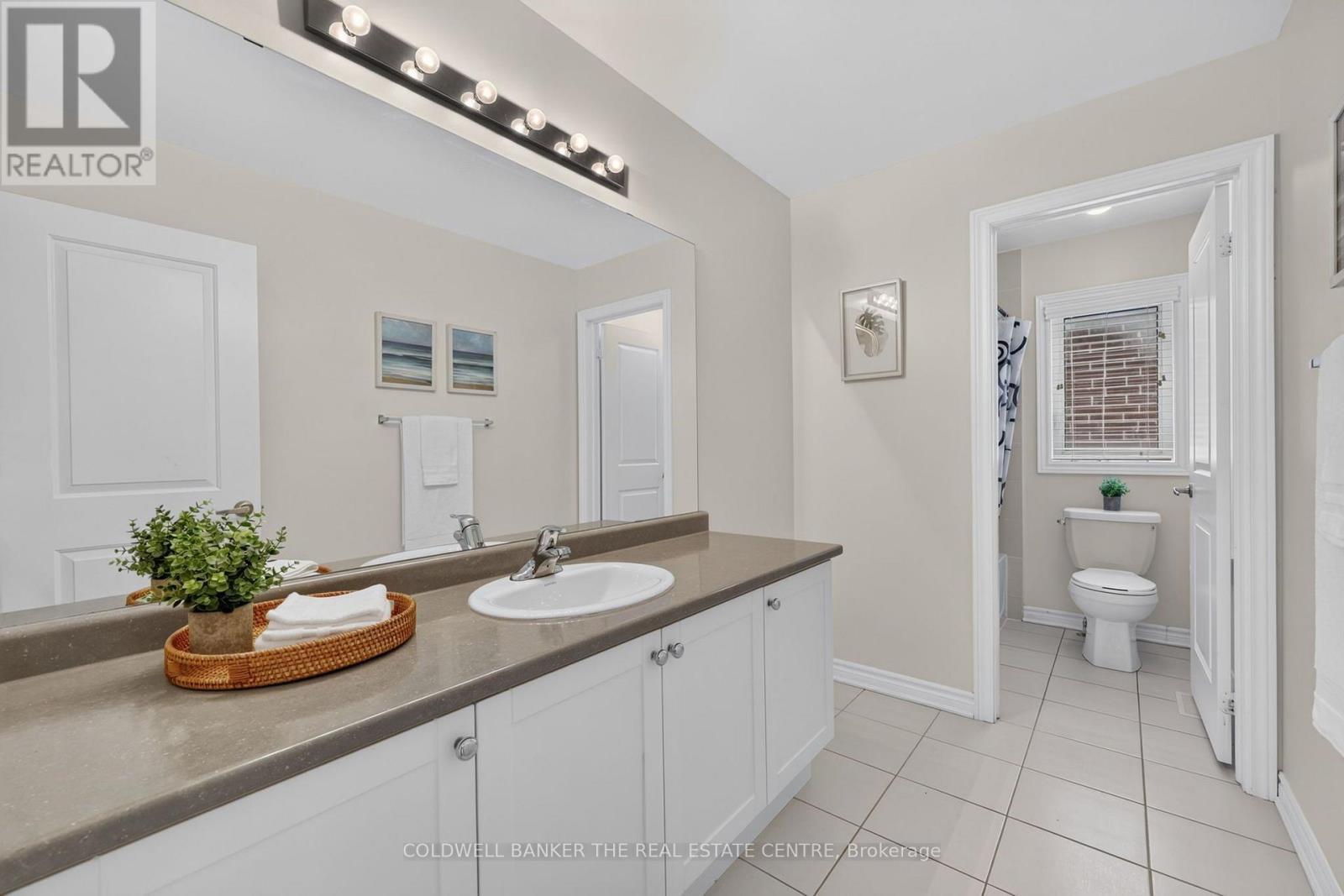 1048 Barton Way, Innisfil, ON - Indoor Photo Showing Bathroom