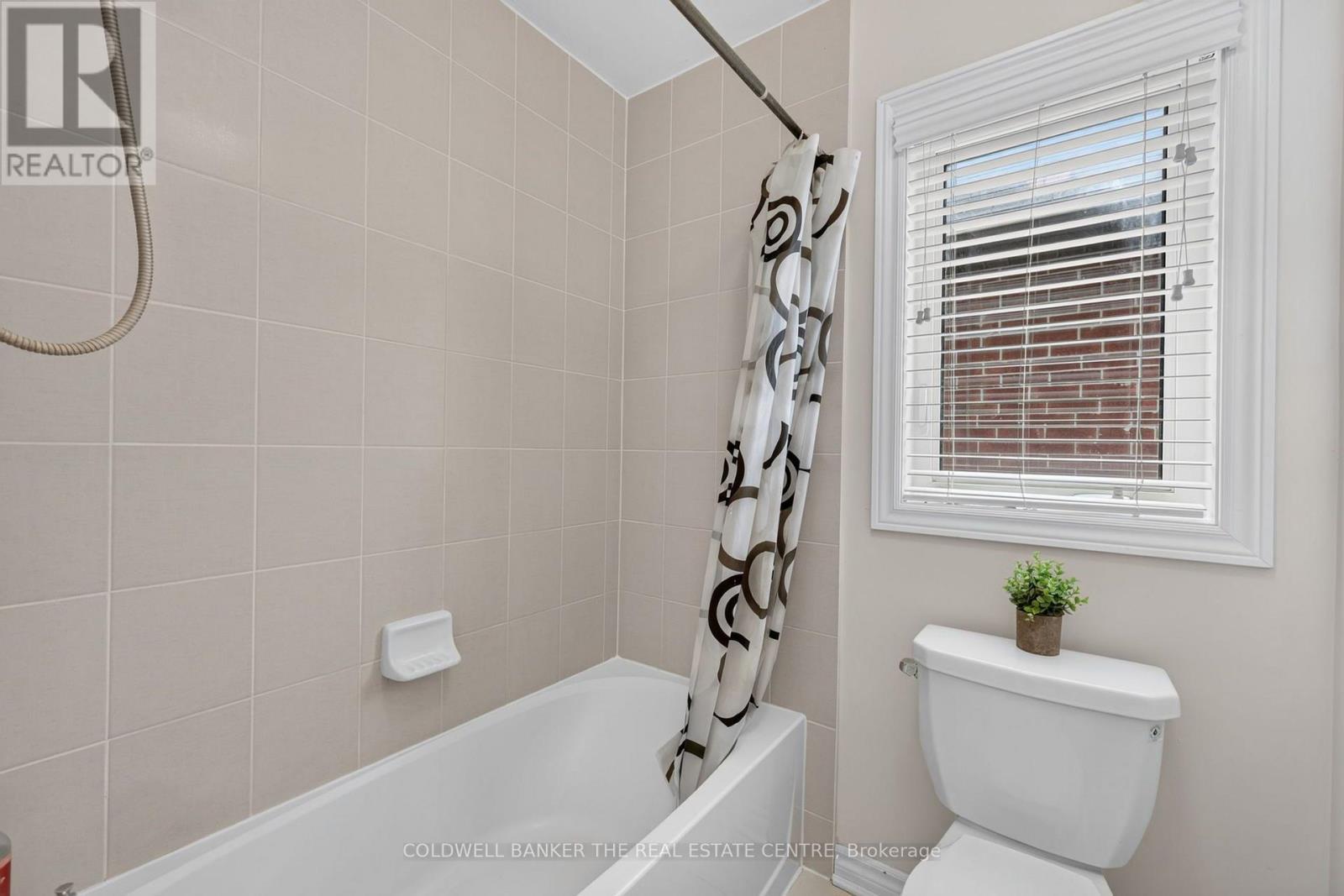 1048 Barton Way, Innisfil, ON - Indoor Photo Showing Bathroom