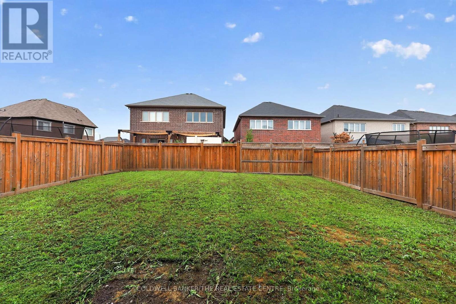 1048 Barton Way, Innisfil, ON - Outdoor With Backyard