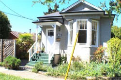 1404 Taunton St Victoria, BC V8R 1W9