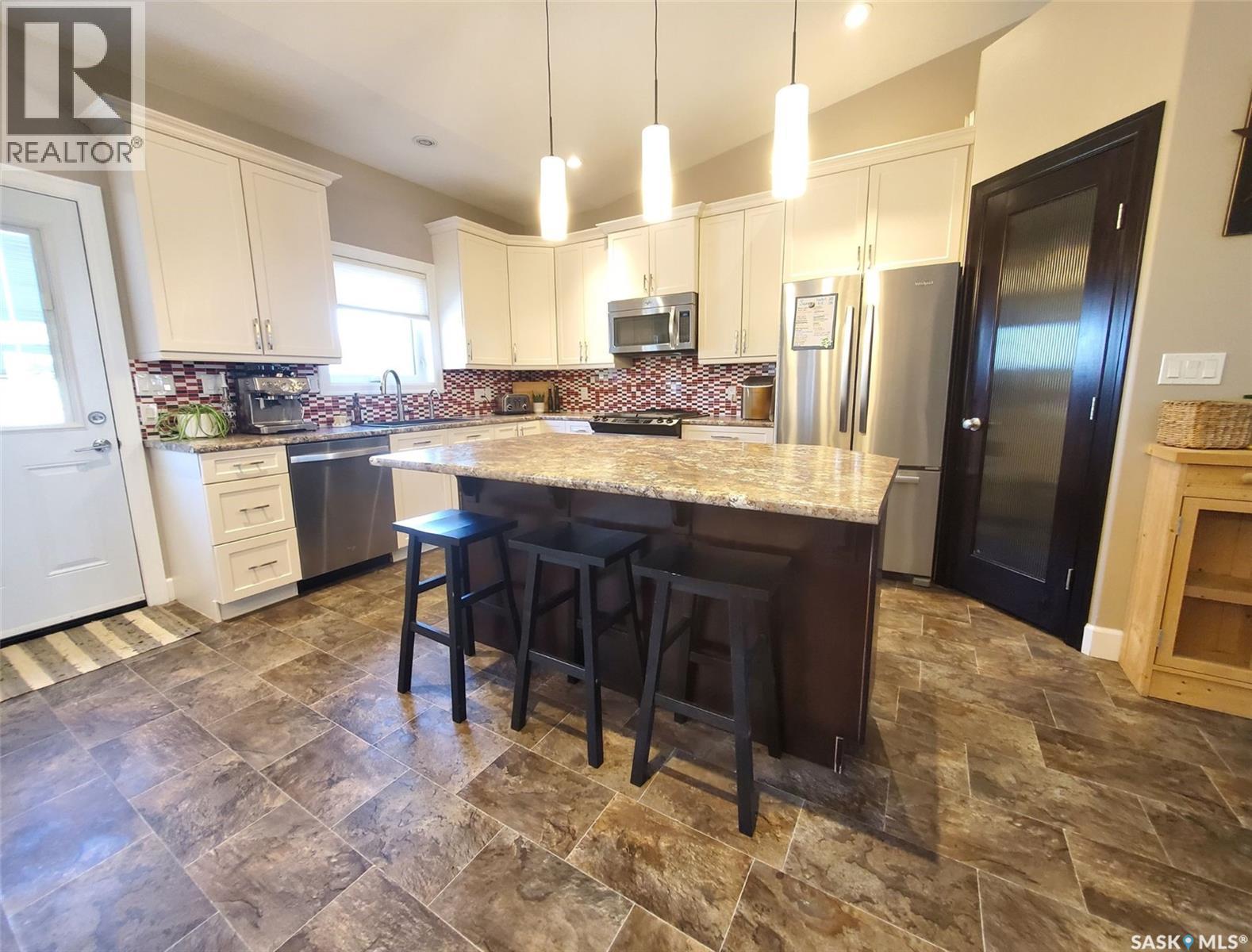 231 Westview Drive, Swift Current Rm No. 137, SK - Indoor Photo Showing Kitchen With Upgraded Kitchen