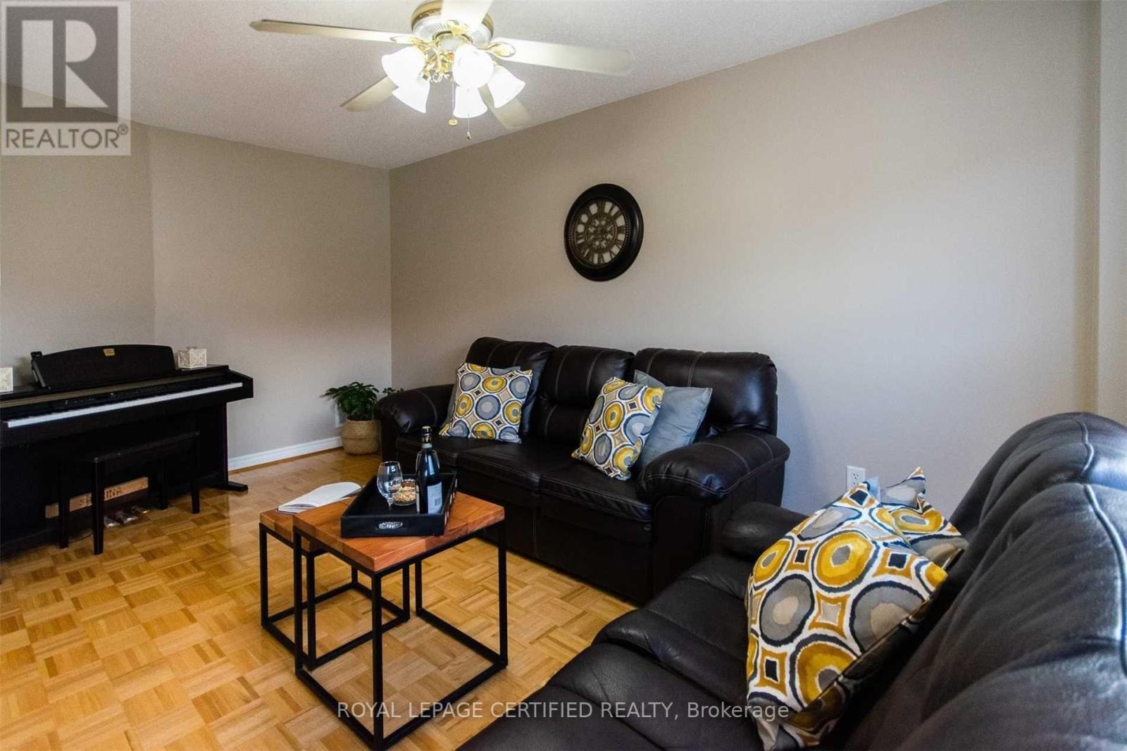 33 Winners Circle E, Brampton, ON - Indoor Photo Showing Living Room