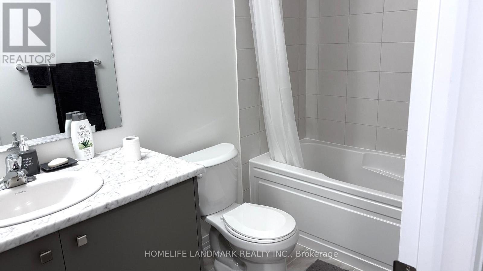 Common washroom - 19 Pogie Drive, Welland, ON - Indoor Photo Showing Bathroom