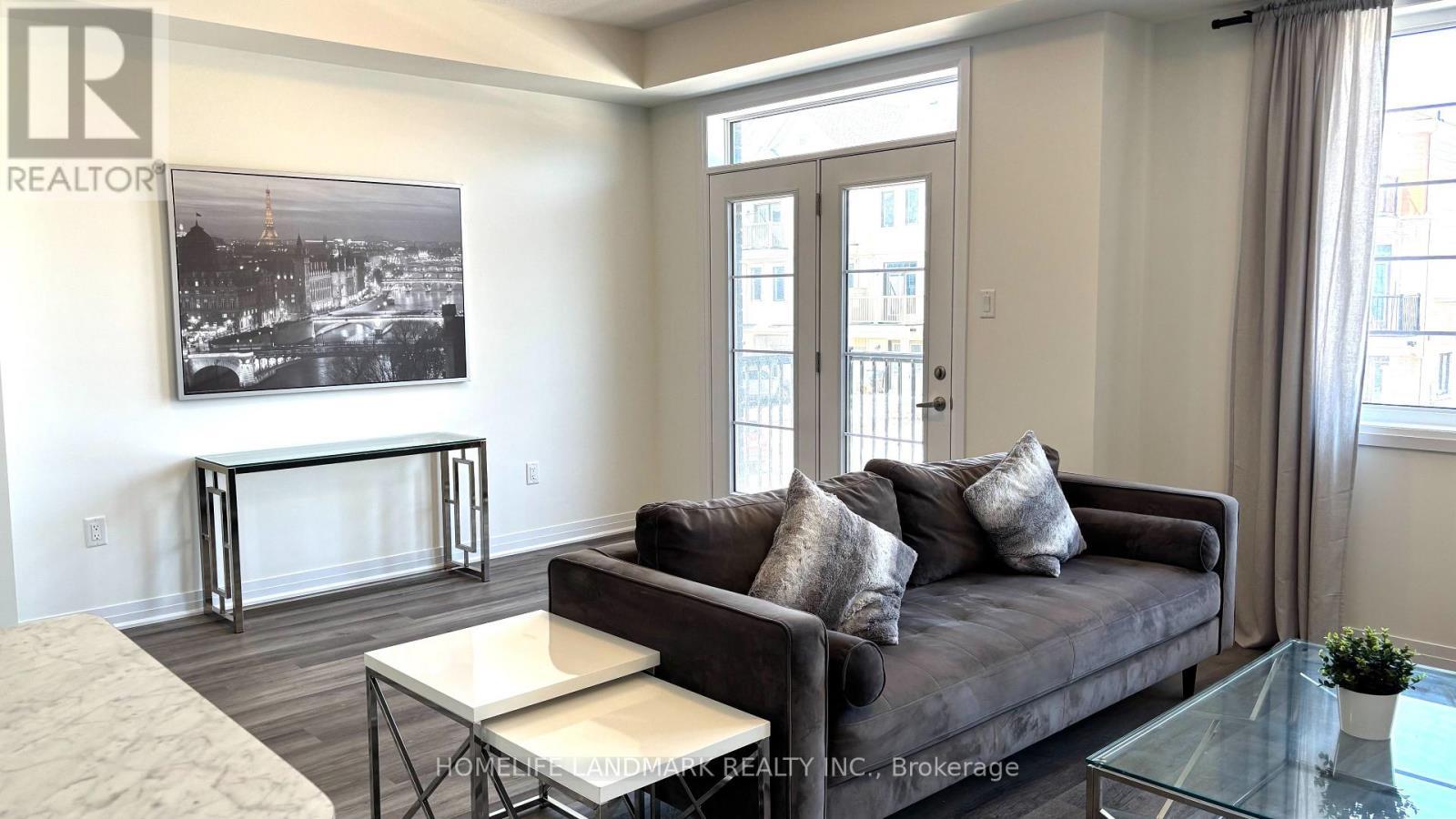 19 Pogie Drive, Welland, ON - Indoor Photo Showing Living Room
