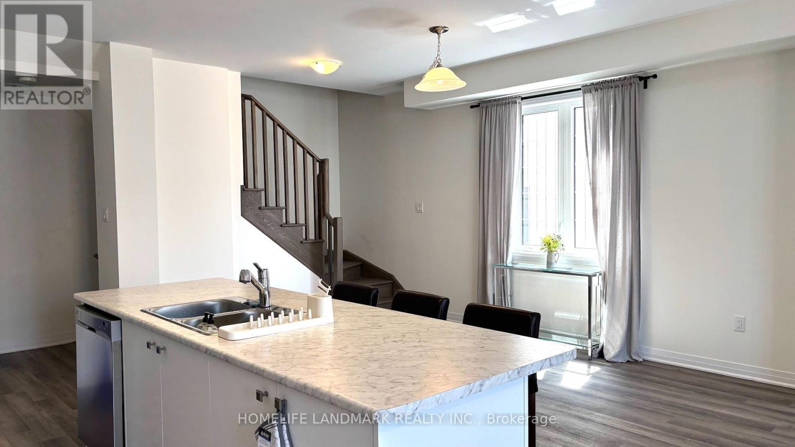 19 Pogie Drive, Welland, ON - Indoor Photo Showing Kitchen With Double Sink