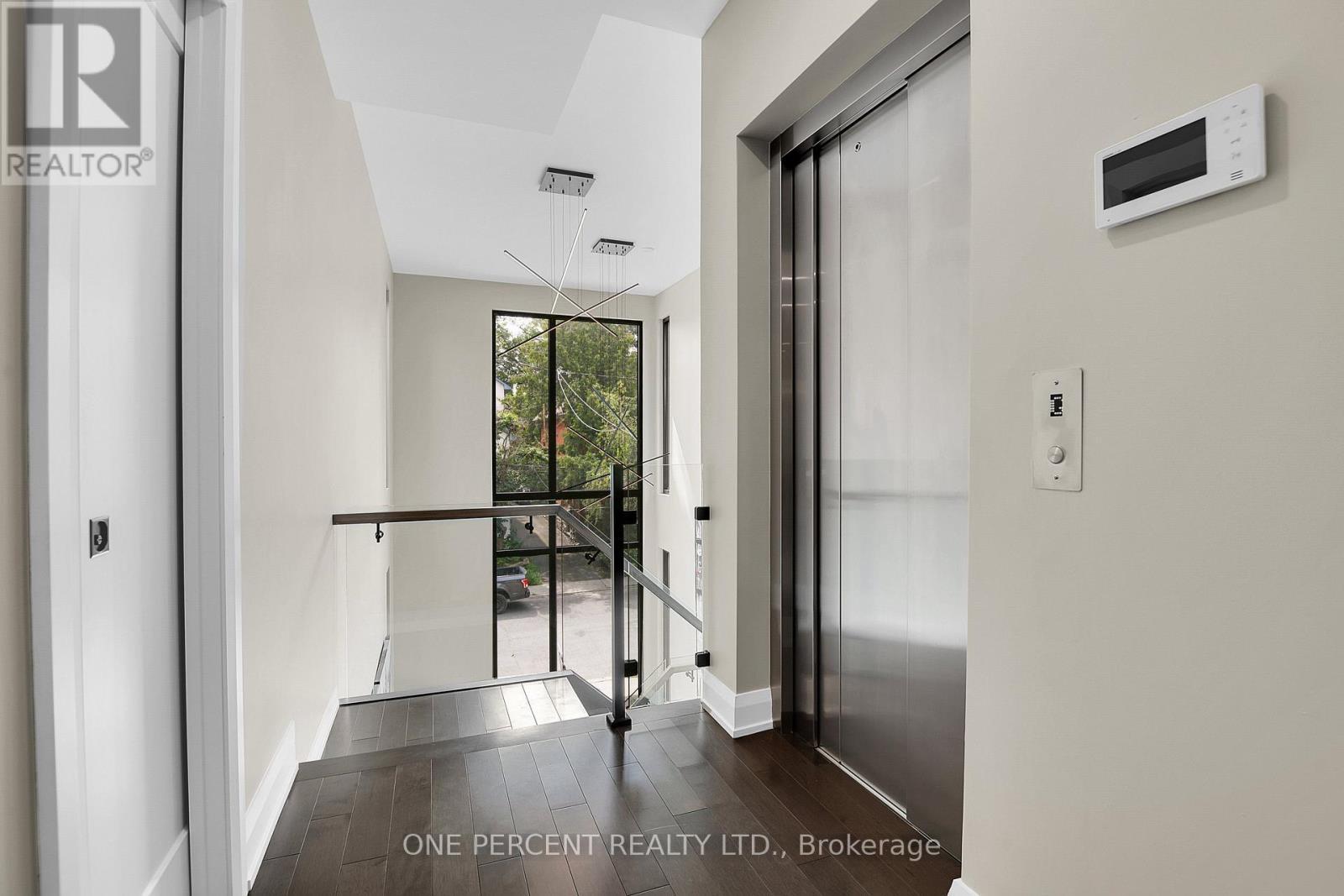 41 Second Avenue, Ottawa, ON - Indoor Photo Showing Other Room