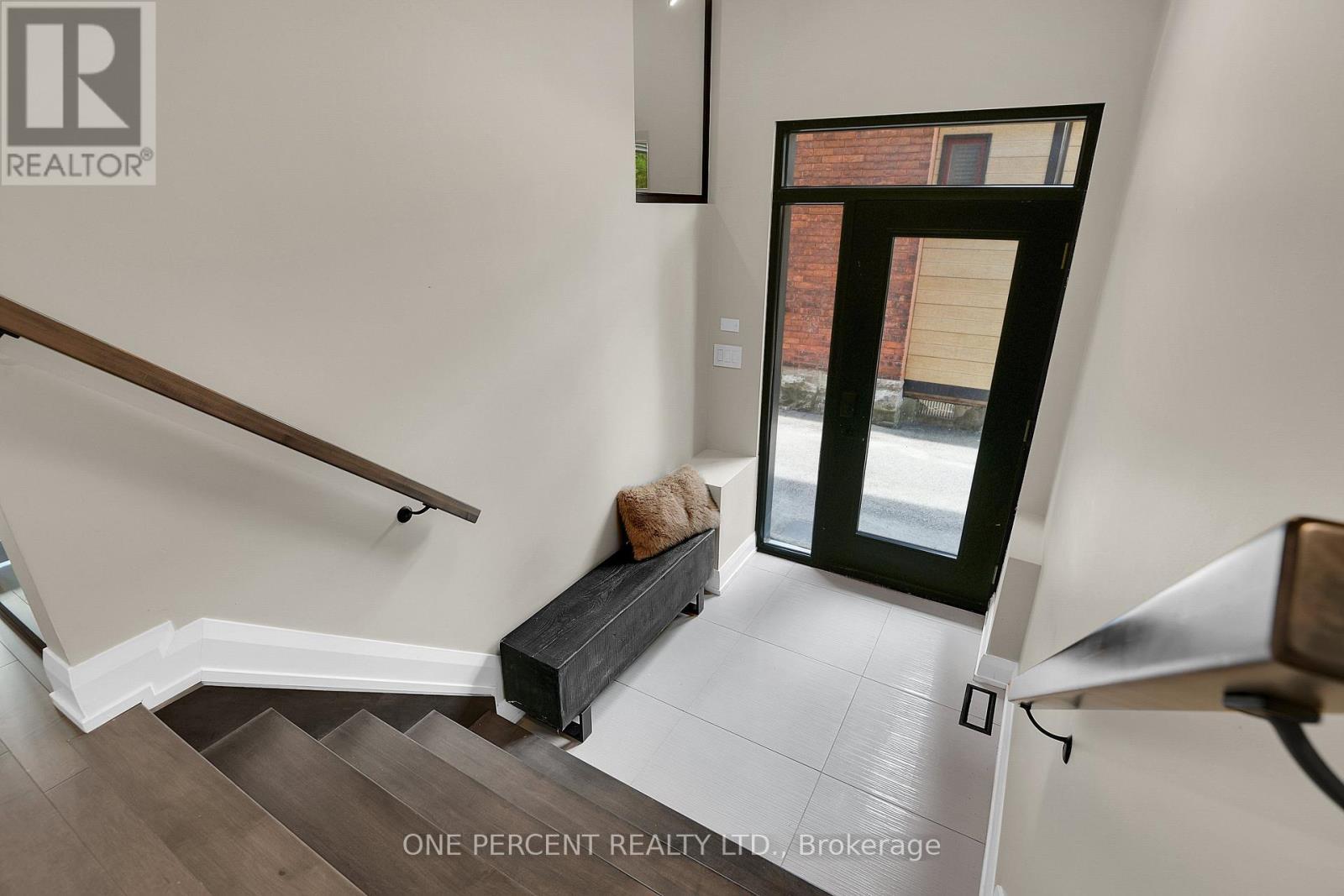 Side Entry - 41 Second Avenue, Ottawa, ON - Indoor Photo Showing Other Room