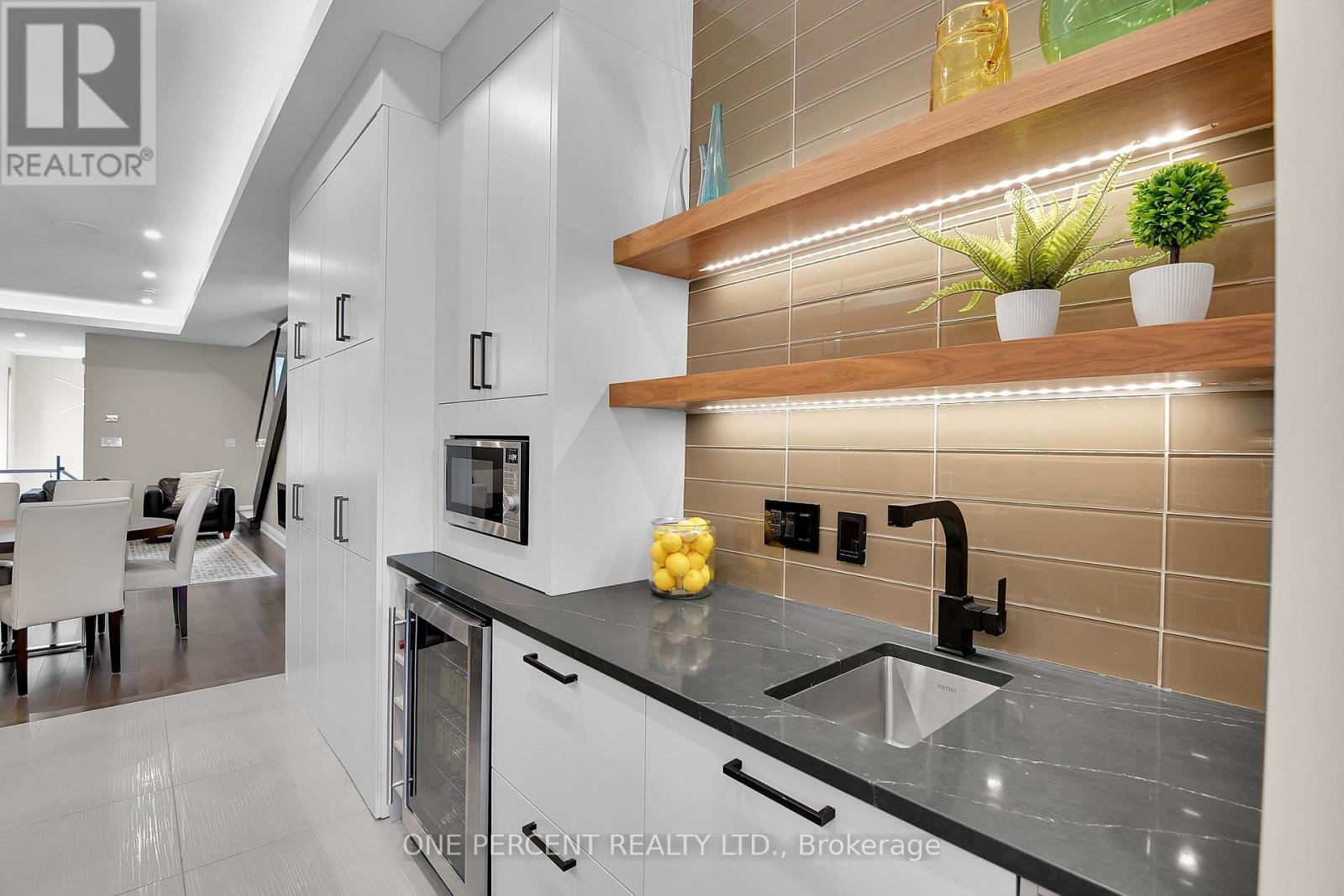 41 Second Avenue, Ottawa, ON - Indoor Photo Showing Kitchen With Upgraded Kitchen
