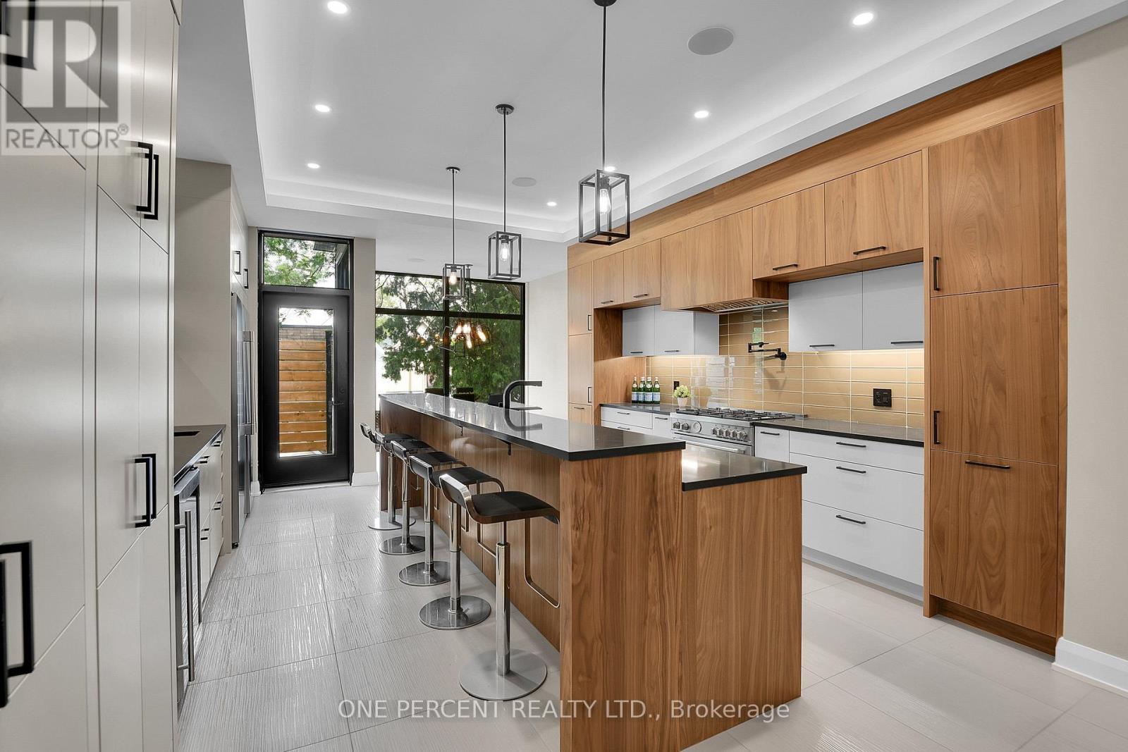 41 Second Avenue, Ottawa, ON - Indoor Photo Showing Kitchen With Upgraded Kitchen
