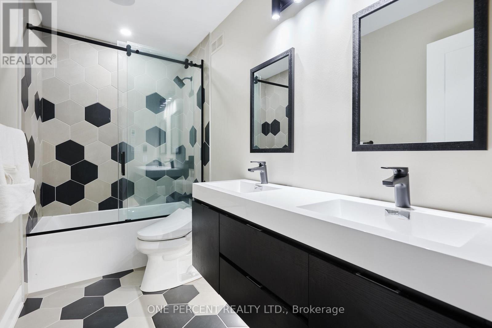 41 Second Avenue, Ottawa, ON - Indoor Photo Showing Bathroom