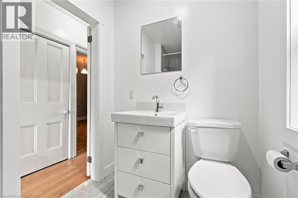 Four piece modern bathroom - 128 Hess Street N, Hamilton, ON - Indoor Photo Showing Bathroom