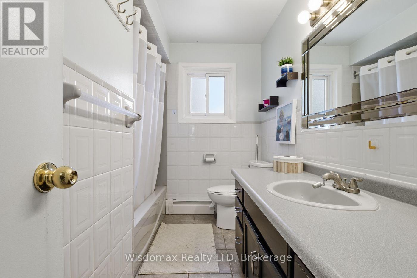 3384 Baker Crescent, Niagara Falls (Casey), ON - Indoor Photo Showing Bathroom