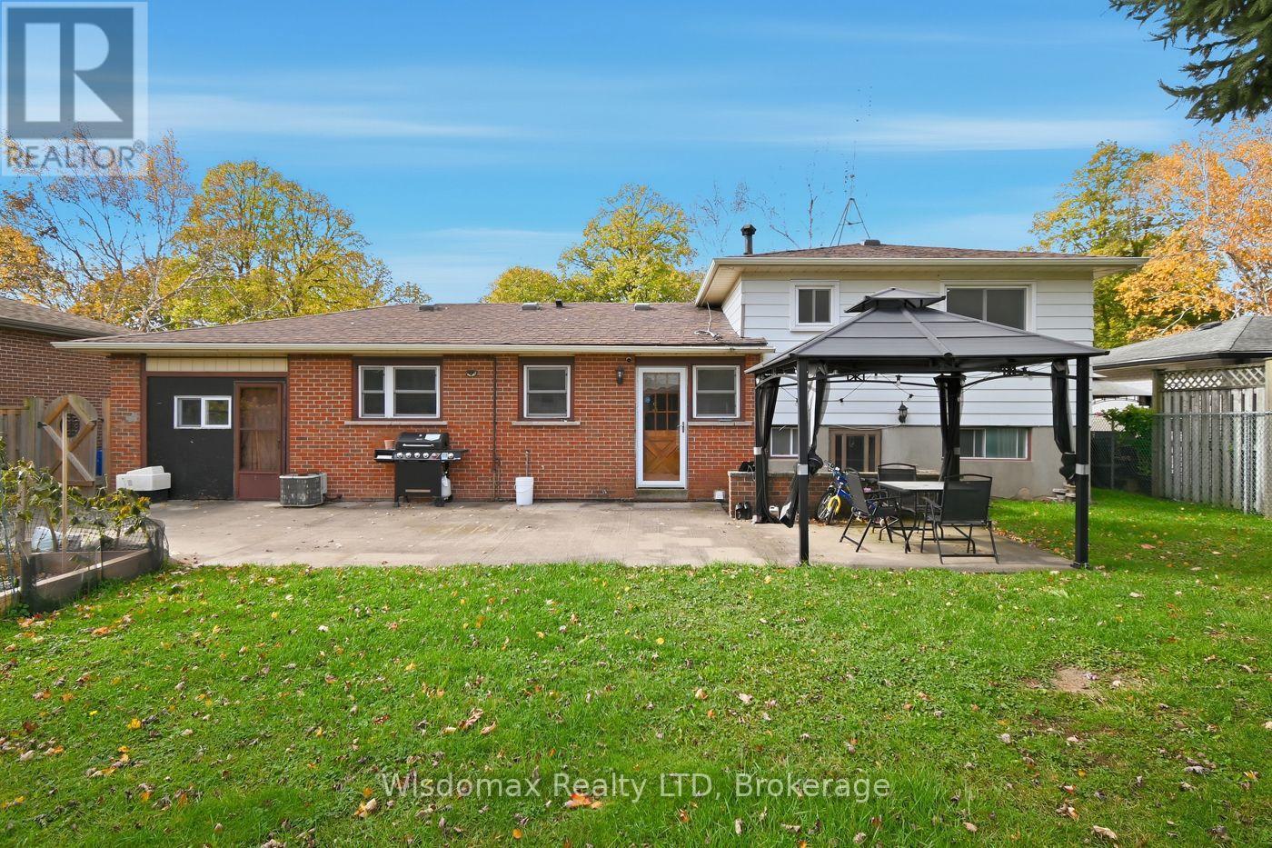 3384 Baker Crescent, Niagara Falls (Casey), ON - Outdoor With Deck Patio Veranda