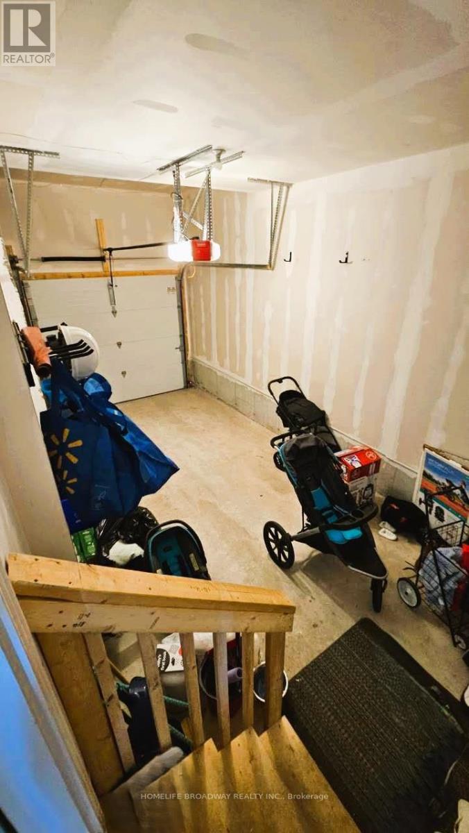 9 Haven Lane, Barrie, ON - Indoor Photo Showing Garage