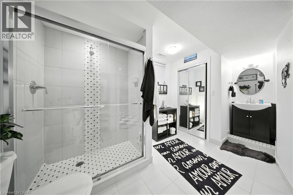 257 Donly Drive S, Simcoe, ON - Indoor Photo Showing Bathroom