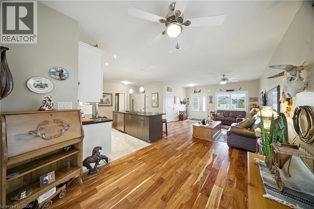 257 Donly Drive S, Simcoe, ON - Indoor Photo Showing Living Room