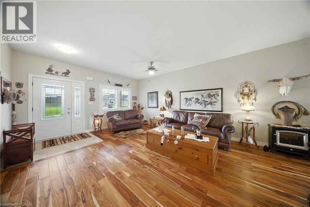 257 Donly Drive S, Simcoe, ON - Indoor Photo Showing Living Room