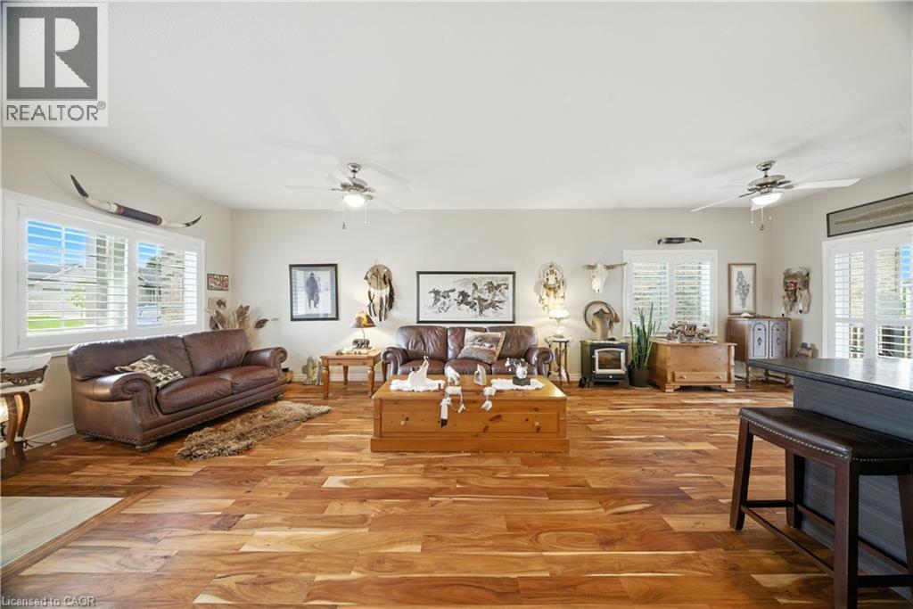 257 Donly Drive S, Simcoe, ON - Indoor Photo Showing Living Room