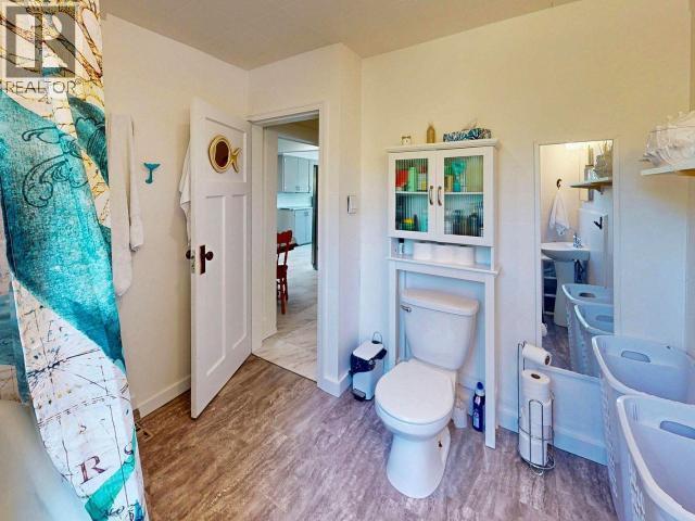 4653 Joyce Ave, Powell River, BC - Indoor Photo Showing Bathroom
