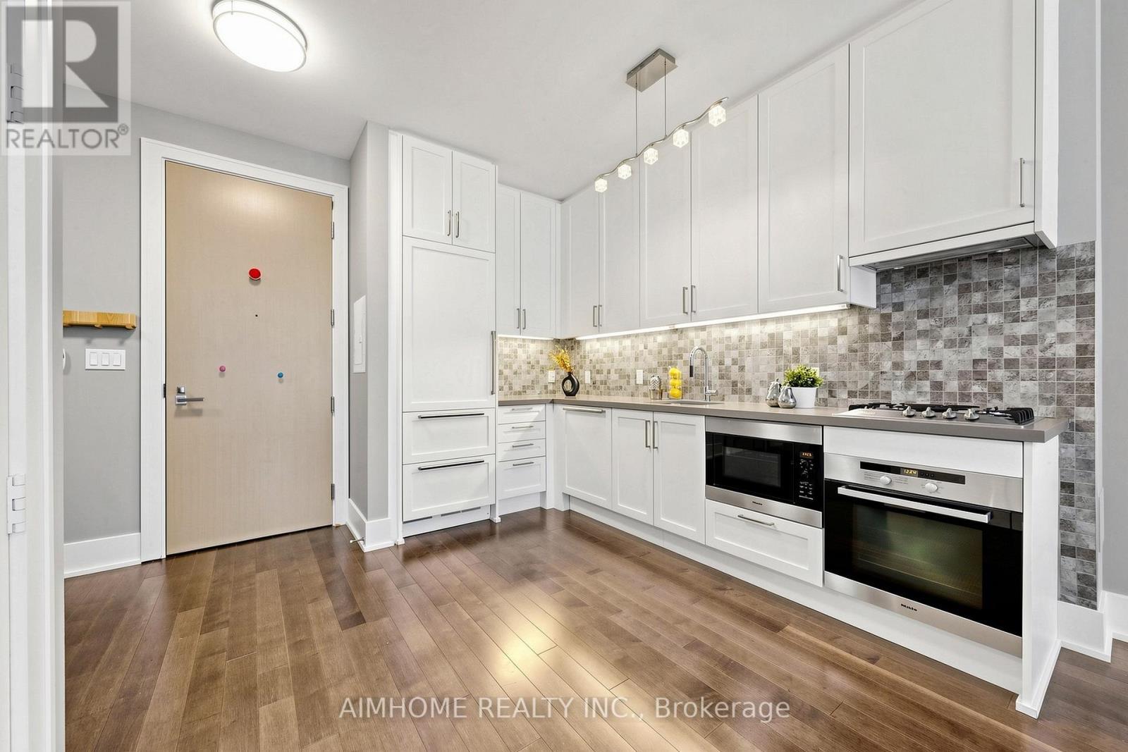328 - 39 Queens Quay, Toronto, ON - Indoor Photo Showing Kitchen With Upgraded Kitchen