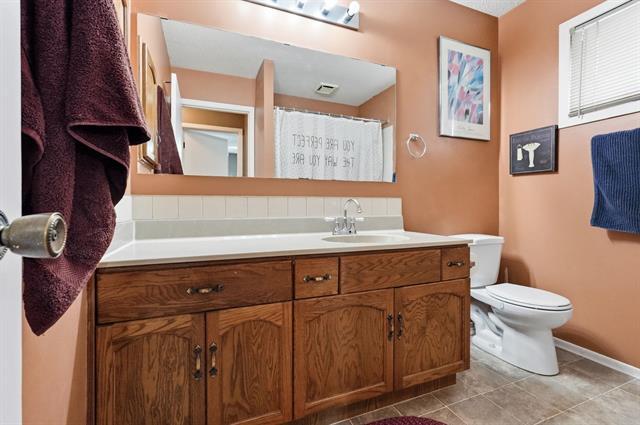 464 Springfield Rd, Winnipeg, MB - Indoor Photo Showing Bathroom