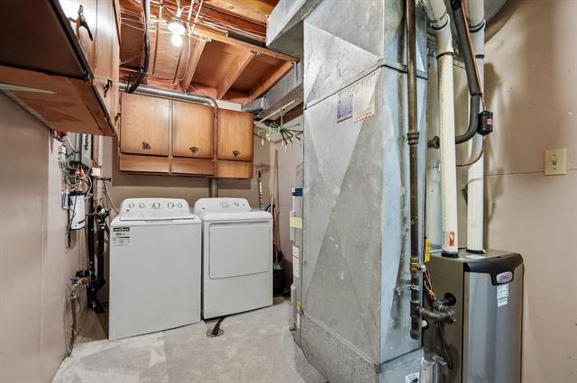 464 Springfield Rd, Winnipeg, MB - Indoor Photo Showing Laundry Room