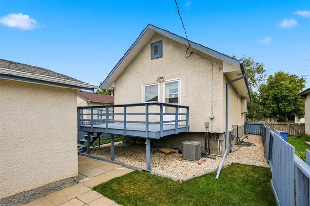 464 Springfield Rd, Winnipeg, MB - Outdoor With Deck Patio Veranda With Exterior