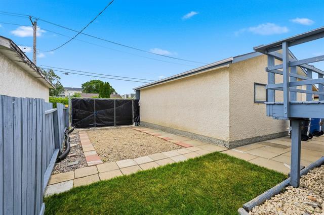 464 Springfield Rd, Winnipeg, MB - Outdoor