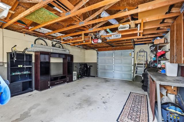 464 Springfield Rd, Winnipeg, MB - Indoor Photo Showing Garage