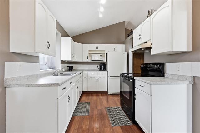 464 Springfield Rd, Winnipeg, MB - Indoor Photo Showing Kitchen