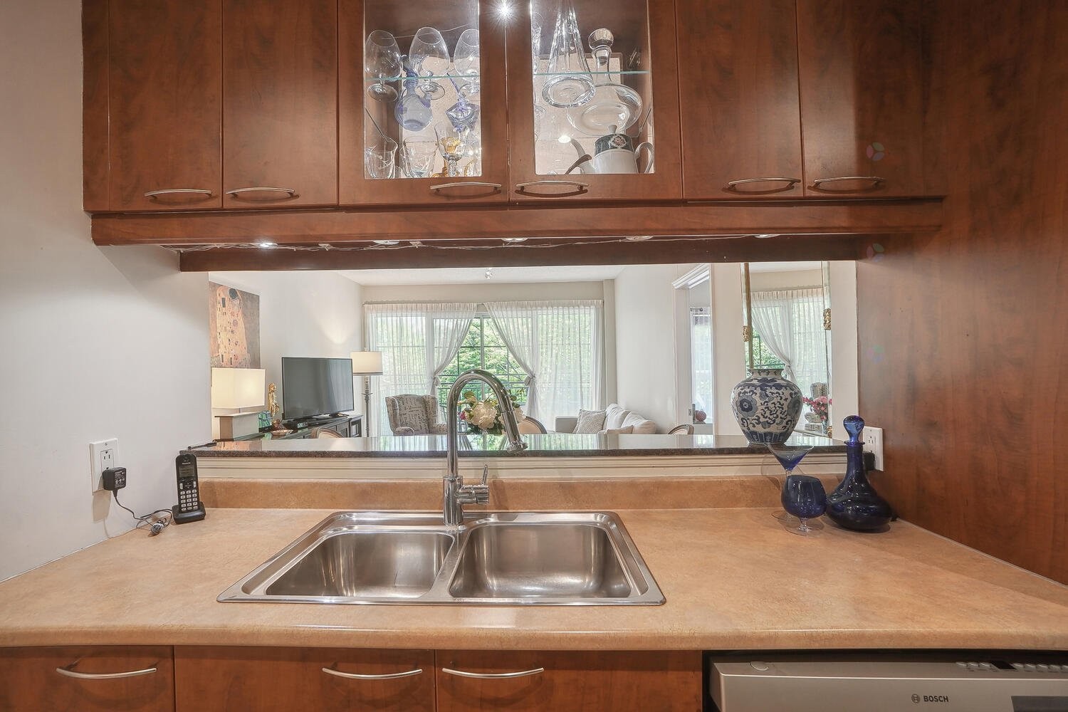 Kitchen - 211-2 Place Des Jardins-Des-Vosges, Montréal (Verdun/Île-Des-Soeurs), QC - Indoor Photo Showing Kitchen With Double Sink