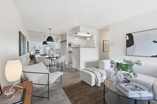 8-700 Blantyre Ave, Winnipeg, MB - Indoor Photo Showing Living Room