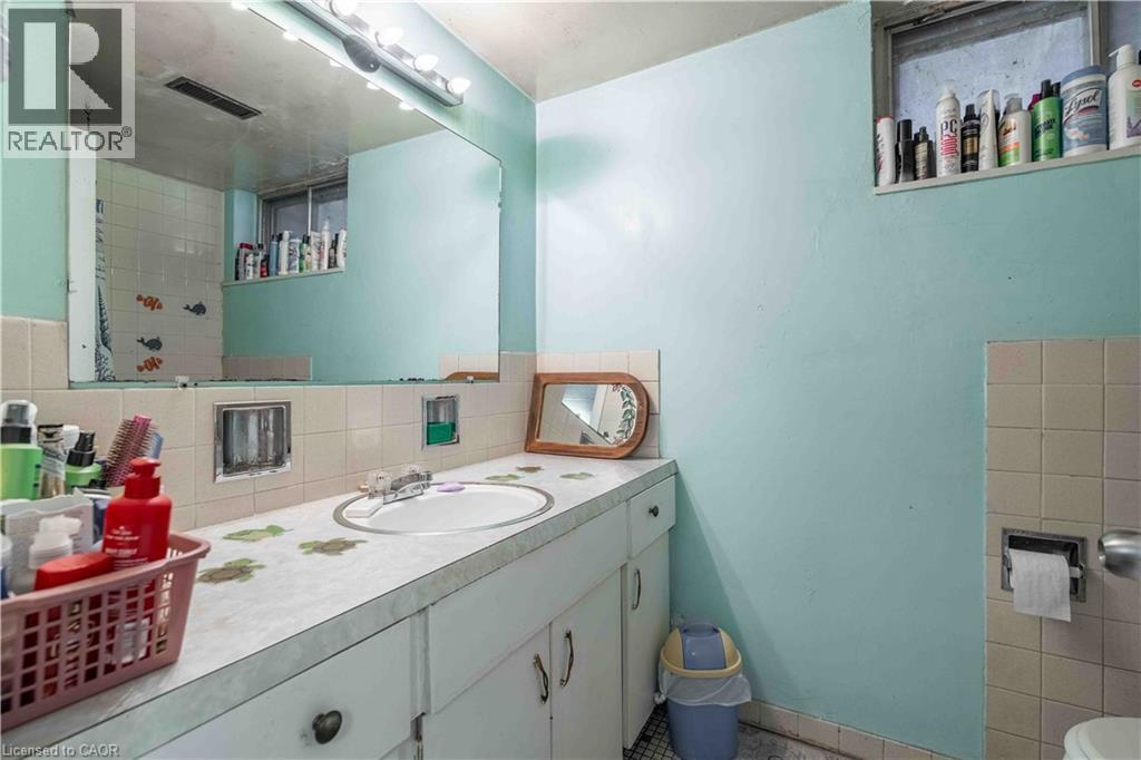 374 Upper Wentworth Street, Hamilton, ON - Indoor Photo Showing Bathroom